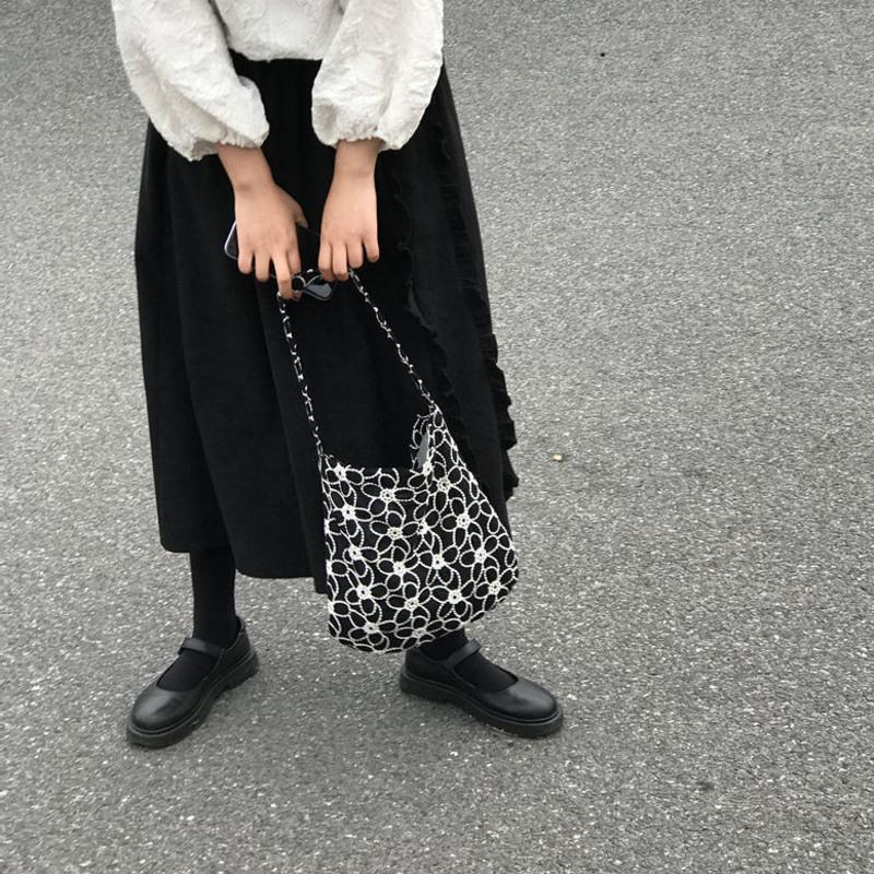 包包女2021新款潮简约刺绣百搭日韩风花朵单肩包高级感日系小挎包 红色刺绣花朵