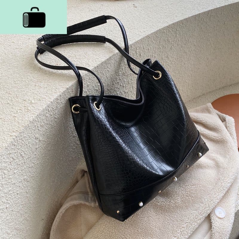 复古港风单肩包大包包女2020新款潮韩版百搭质感斜挎包时尚水桶包NEW LAKE女士单肩包图片