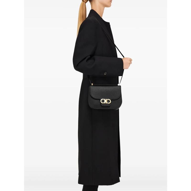 Ferragamo小号翻盖链条腋下包女款牛皮革锤纹拼接手提斜挎两用包