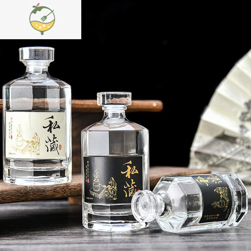 透明玻璃瓶装的白酒(透明玻璃瓶装的白酒叫什么)