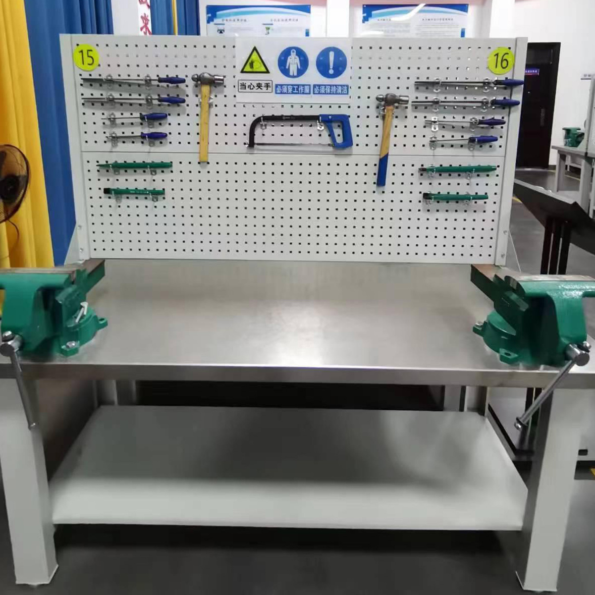 鑫金虎钳工工作台c1张高清大图