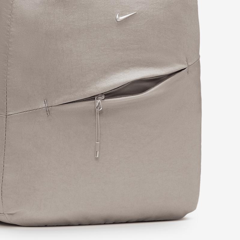 Nike耐克(NIKE)女户外运动双肩包24升大容量轻便透气时尚百搭通勤背包
