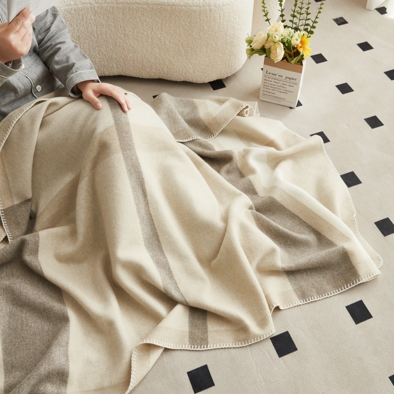 梦洁家纺 多功能羊毛毯:珀绒高清大图