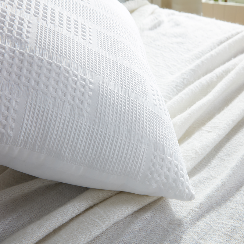 梦洁家纺 ins风时尚抱枕 45*45 450g高清大图