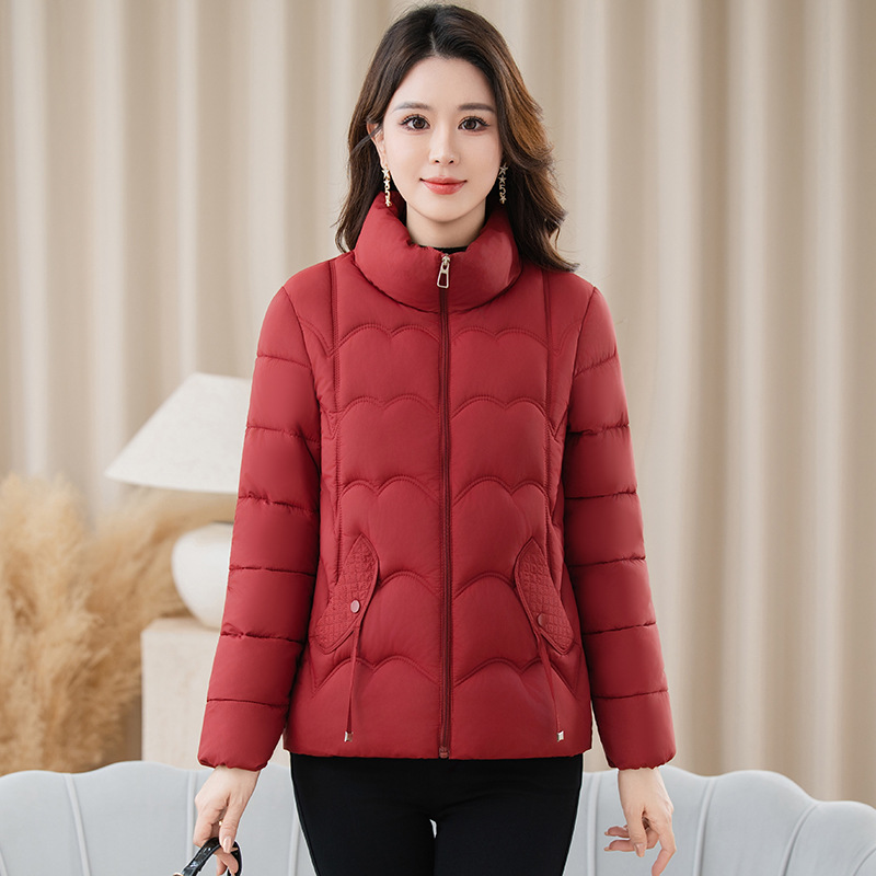 加厚保暖妈妈轻薄棉衣女冬季新款中老年女士休闲外套棉服短款衣服