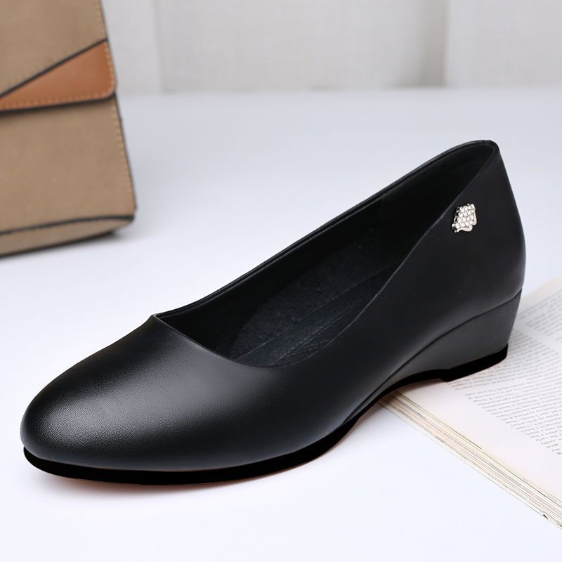 夏秋新款中老年妈妈鞋真皮坡跟软底防滑舒适黑色皮鞋工作鞋单鞋女黑色