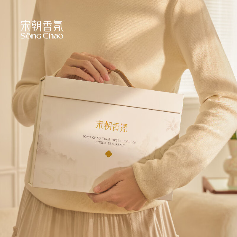 宋朝悦己系列香薰礼盒[栀子花开]无火香薰+[青松]刺绣香包+[月下桂影]护手霜+[春雨清茶]衣物香氛喷雾高清大图