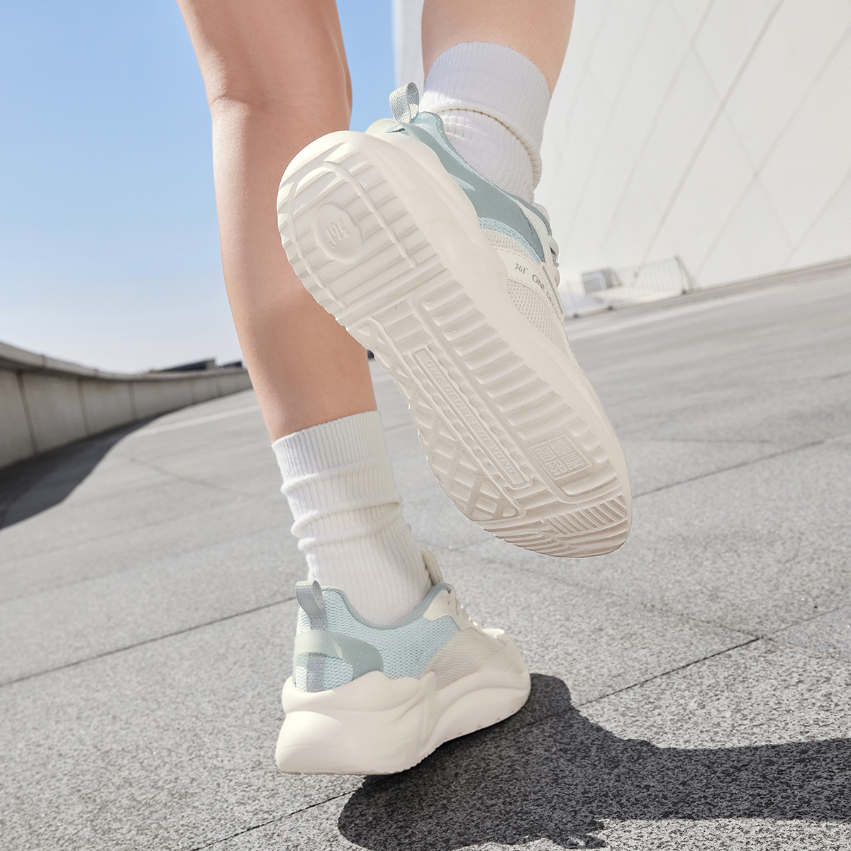 361°运动鞋女新款常规休闲鞋682416709FV高清大图