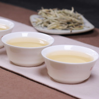 云南普洱茶生茶 白毫银芽月光白单芽饼茶景谷大白芽单芽茶叶357克