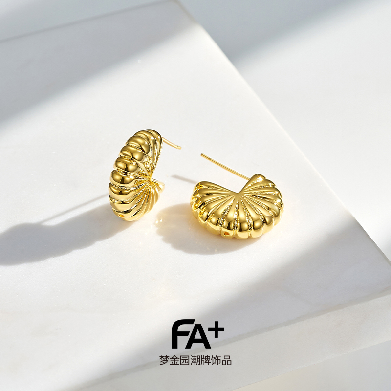 梦金园法式风几何银耳钉花瓣复古耳环设计师款小众高级感耳饰女生日