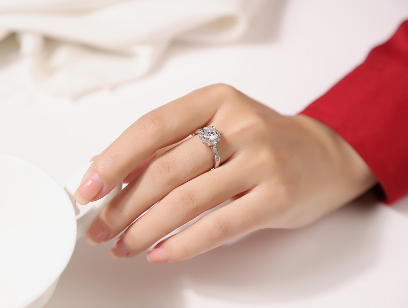 玖钻珠宝女士奢华贵族爪镶宝石戒指R12679-65自戴闪耀璀璨设计高清大图