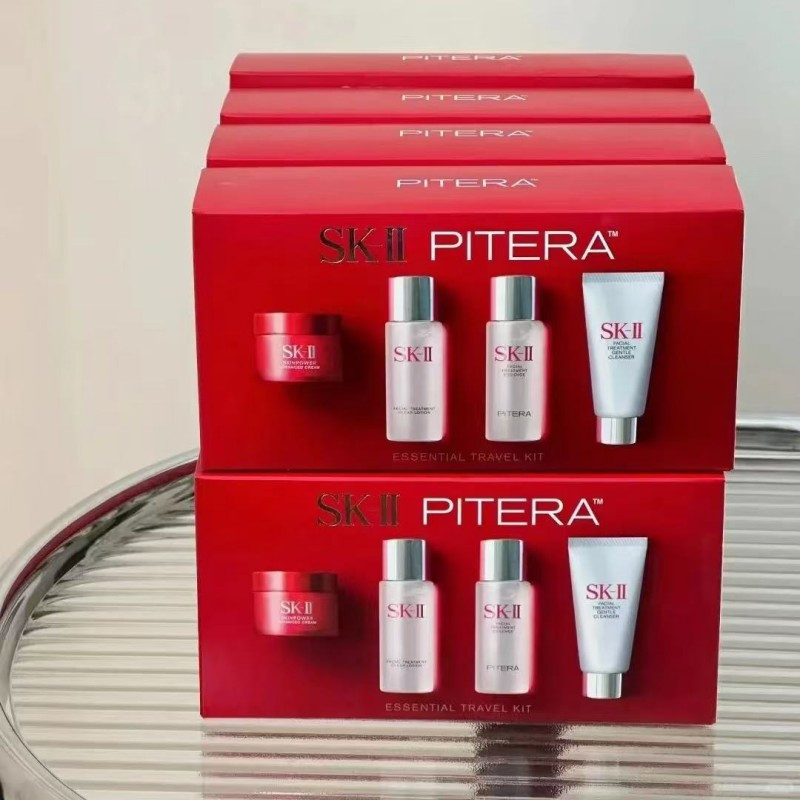 SK-II中样四件套装(神仙水30ml+清莹露30ml+洁面20g+面霜15ml) 配限定礼盒袋 限定礼盒高清大图