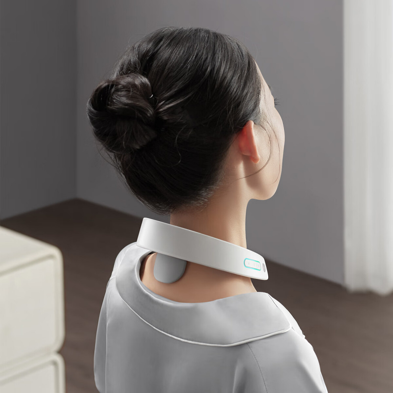 小熊(Bear)颈椎按摩器 肩颈按摩仪U型枕脉冲揉捏理疗护颈仪 白色高清大图