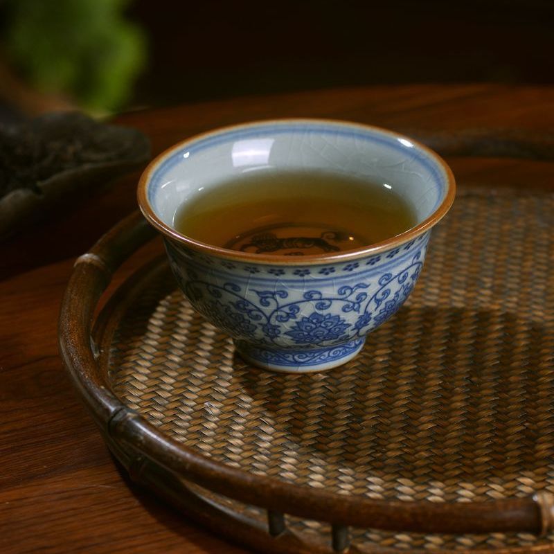 景德镇青花陶瓷家用高档茶杯压手杯耐高温闻香杯品茗杯古风主人杯青莲