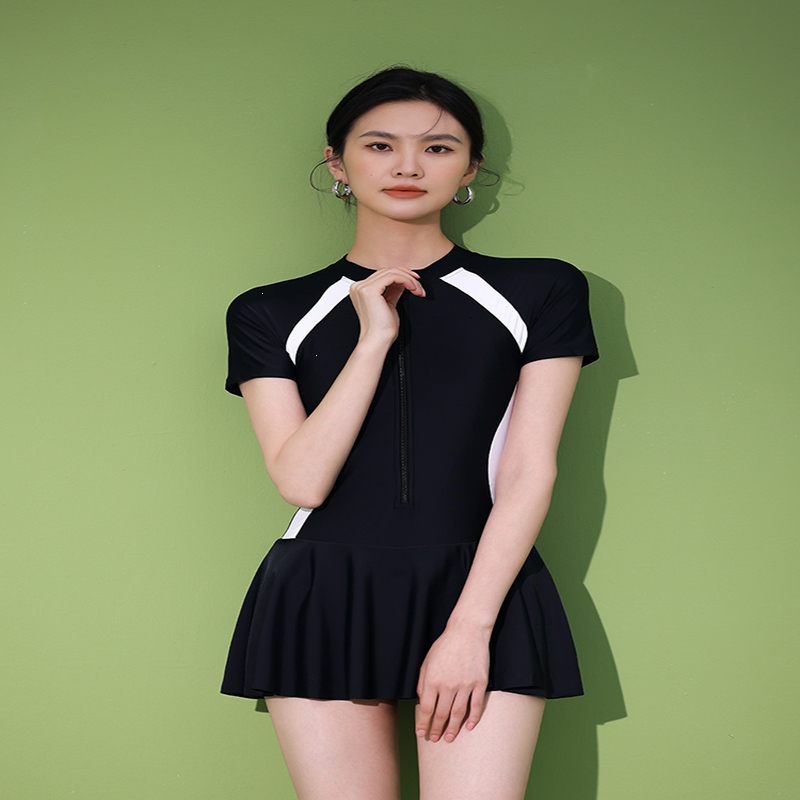 连体泳衣闪电客女夏遮肚显瘦学生保守运动海边专业裙式泳装