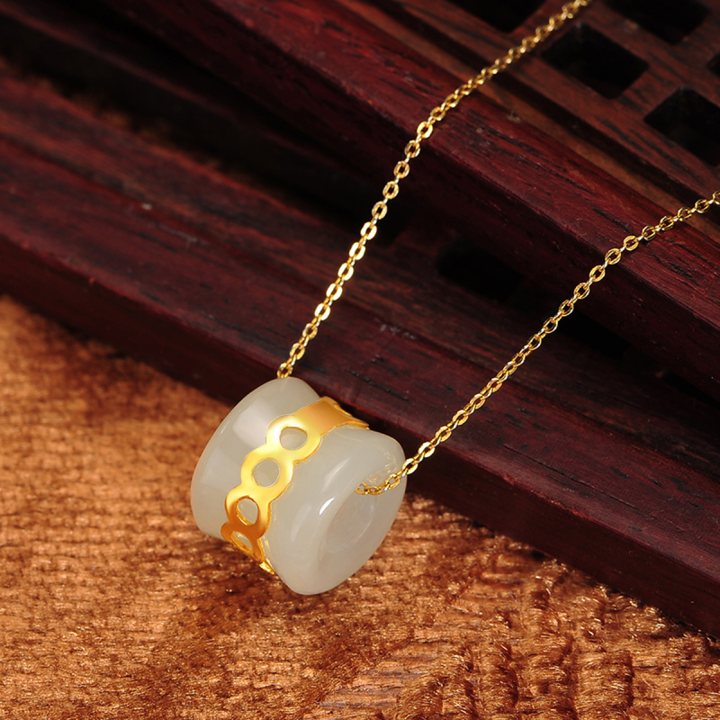 中银金行转运珠吊坠和田玉吊坠黄金吊坠足金金镶玉吊坠配银项链