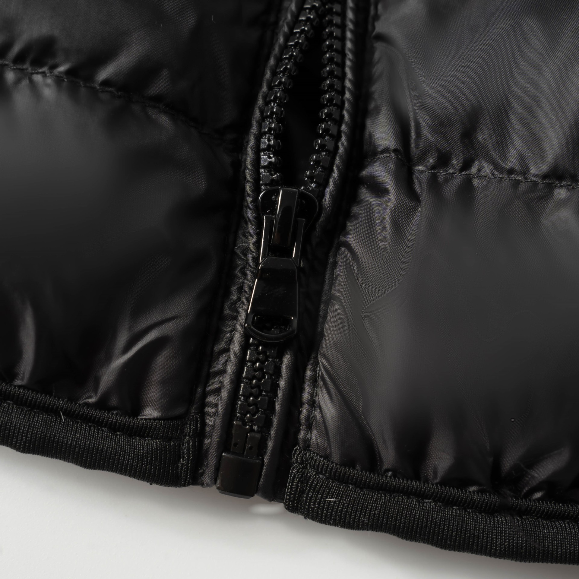 简约百搭休闲新款轻薄黑色女羽绒轻便女款连帽羽绒服高清大图