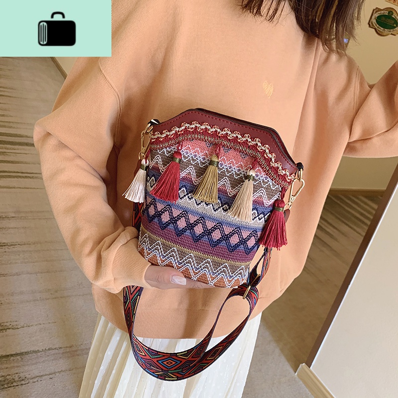 ins超火水桶包包女包2020新款宽肩带民族风单肩斜挎包休闲流苏包NEWLAKE 红色