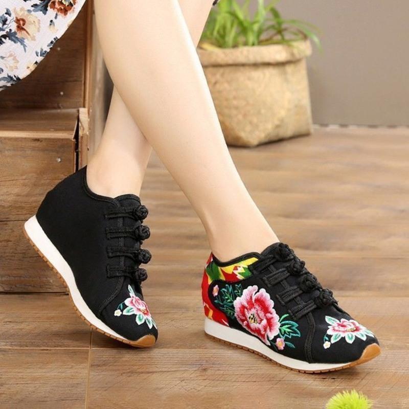 绣花鞋女老北京布鞋休闲旅游鞋民族风中老年妈妈广场舞蹈鞋内增高月琴