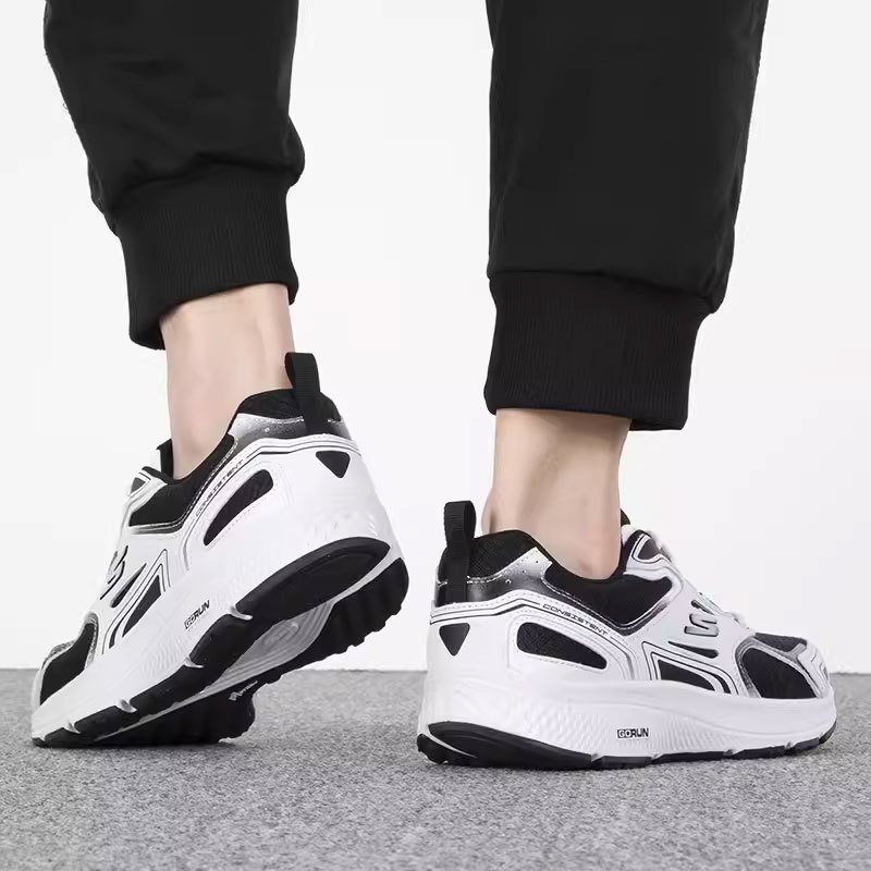 SKECHERS斯凯奇男子新款低帮舒适透气轻便耐磨减震跑步鞋894054-BKW ZP