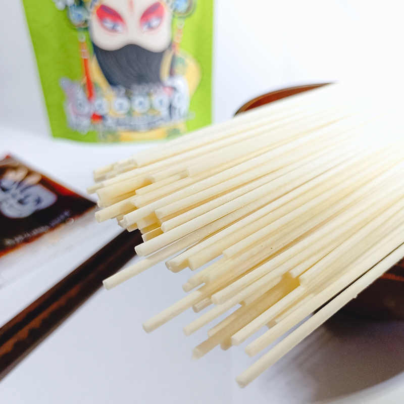 绿卡老坛酸菜味手工拉面（挂面） 非油炸 方便速食面 拌面套餐 （面120g+酱包30g+鹌鹑蛋15g）