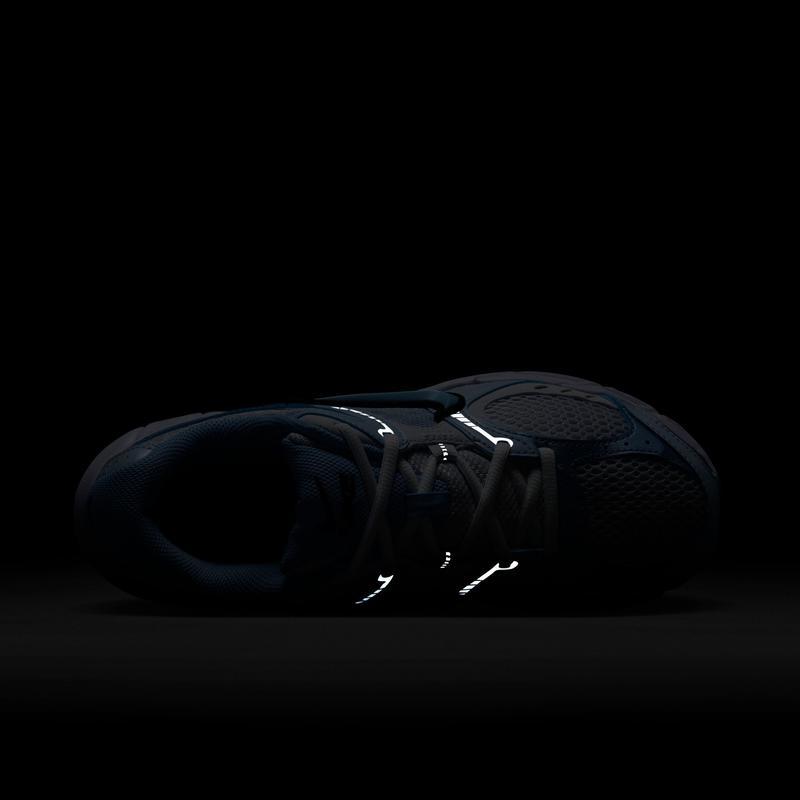 耐克(NIKE)女款轻量缓震透气跑鞋低帮运动休闲鞋 lace-up设计合成