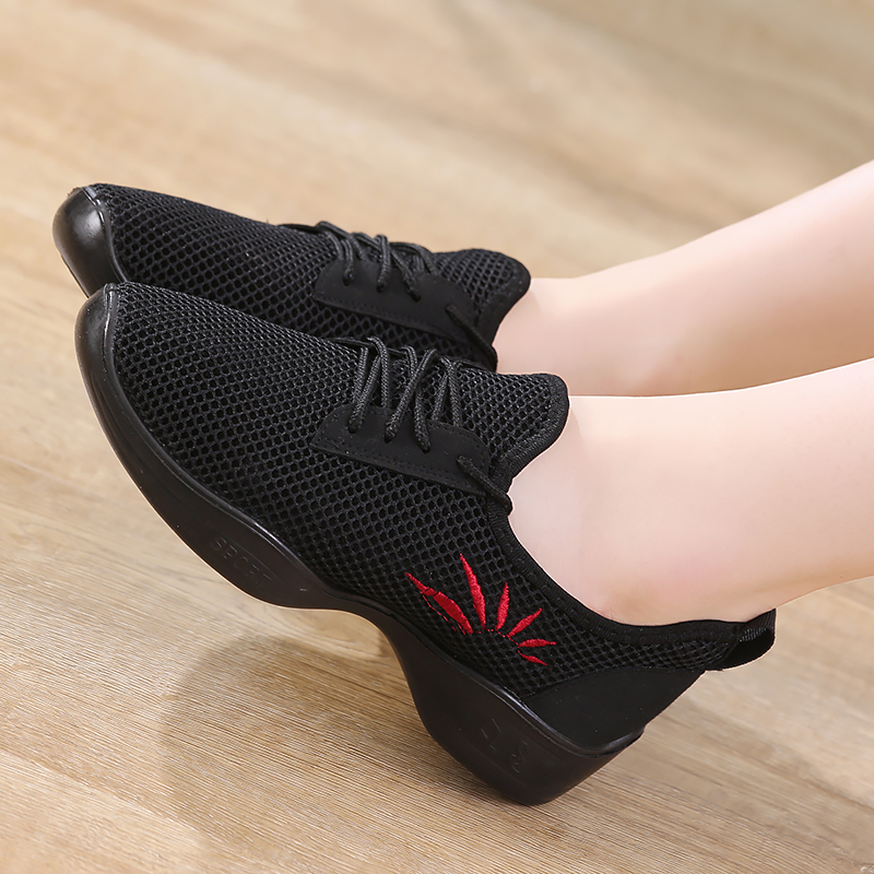 春夏季软底网面舞蹈鞋女透气女式妈妈广场舞鞋跳舞鞋防滑女鞋黑色舞