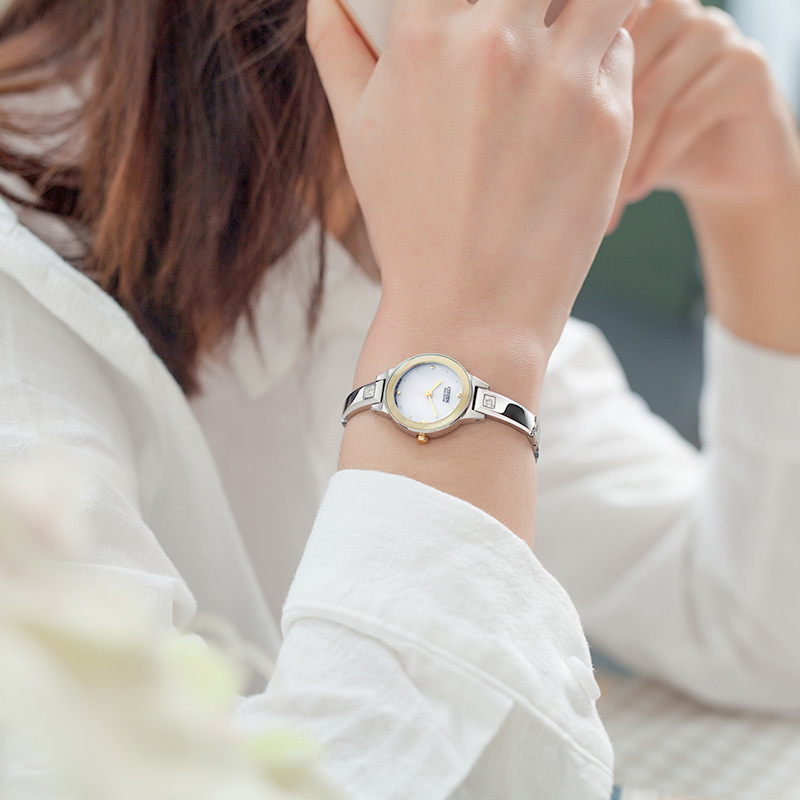 西铁城(CITIZEN)手表 光动能双按式两折扣简约小巧女表EX1324-53A