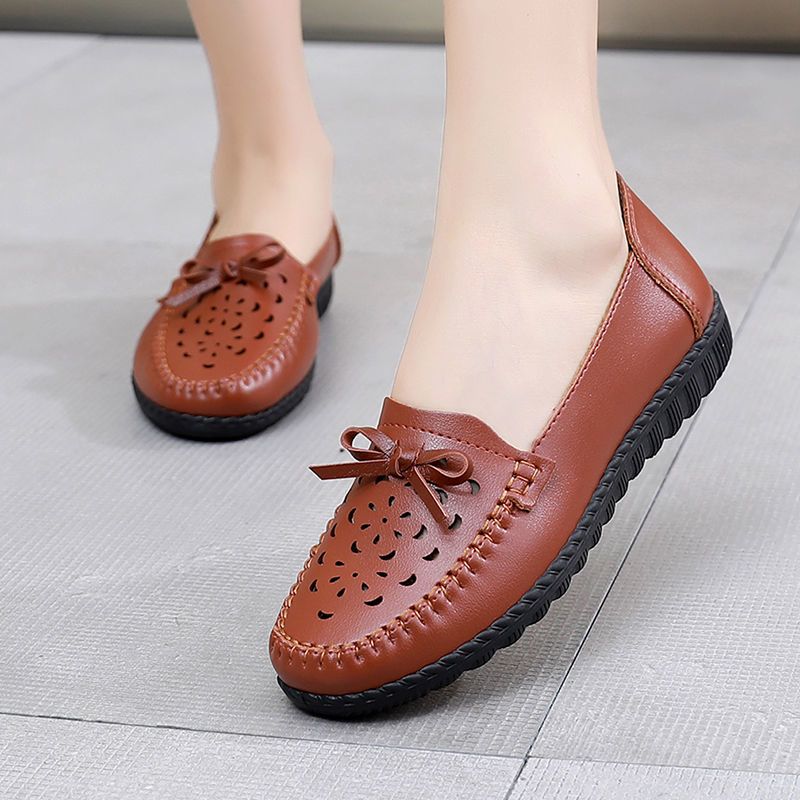 夏季舒适休闲皮鞋中老年透气洞洞鞋妈妈凉鞋女防滑软底镂空老人鞋