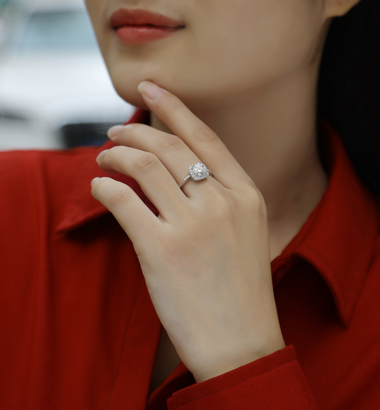 玖钻珠宝 925 银莫桑石戒指 正版小方糖钻戒公主结婚求婚戒指女 R13157高清大图