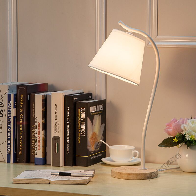 苏宁放心购北欧台灯书桌书房学习灯写字灯简约现代创意床头led实木