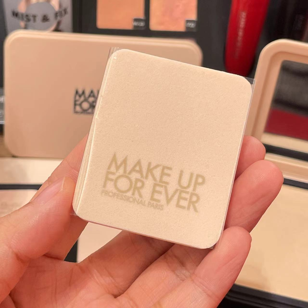 makeupforeve玫珂菲 清晰无痕丝绒持妆粉饼 11g绒雾自然 柔焦磨皮 粉饼粉扑一个