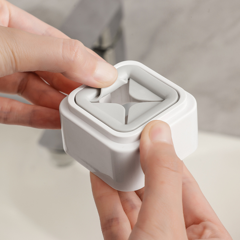 洗脸巾架壁挂式置物架浴室用品收纳免打孔挂架毛巾塞简易收纳挂钩厨房抹布塞高清大图