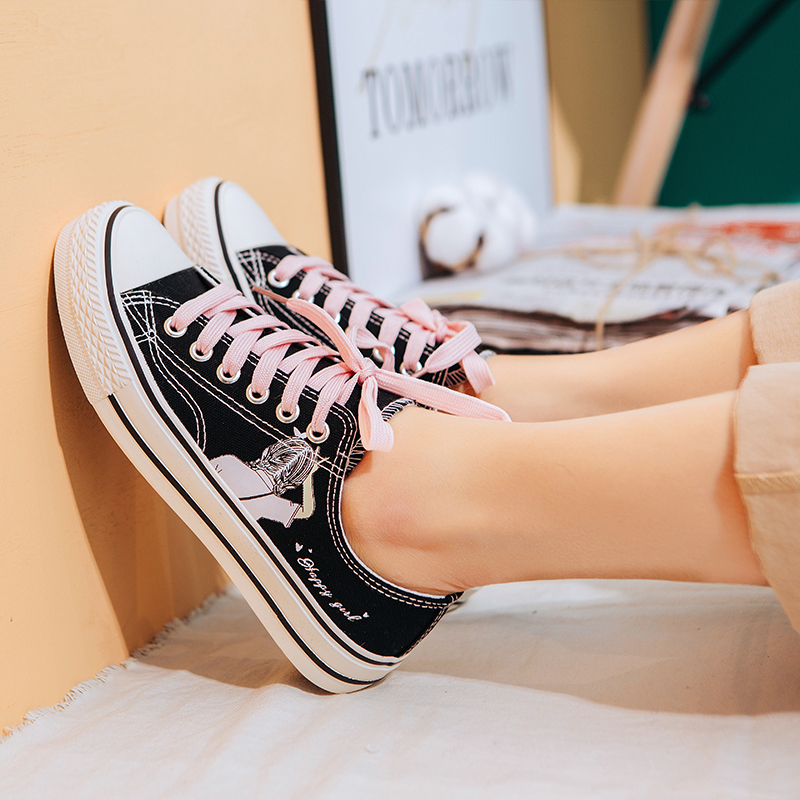 女孩背影低帮双色帆布鞋