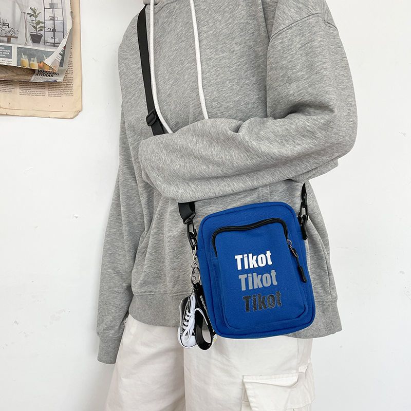 斜挎包男韩版潮牌帆布包ins男生小包包日系单肩包学生迷你百搭包 蓝色