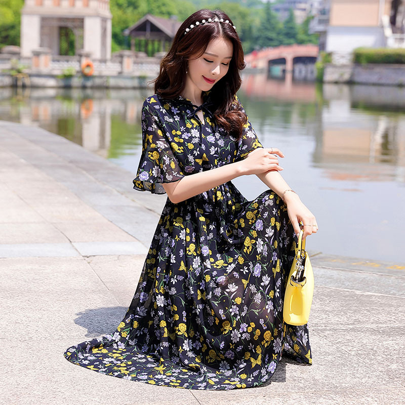 中长款年轻碎花连衣裙女女士夏款新品修身显瘦碎花雪纺小清新裙子