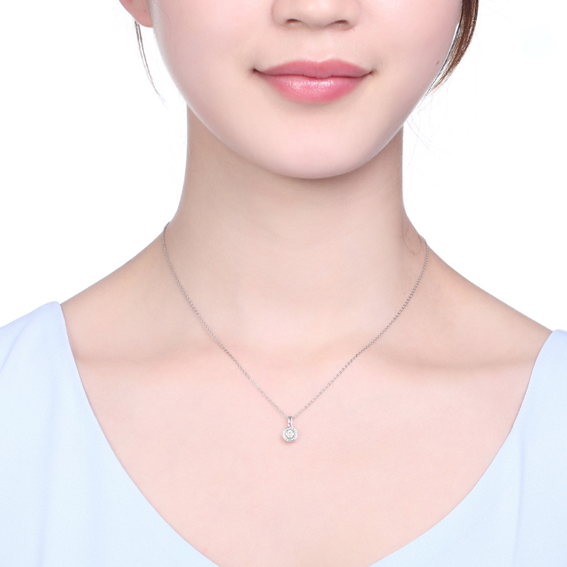 佐卡伊 摩天轮 白18k金钻石吊坠女圆牌镶钻项坠锁骨链 定制