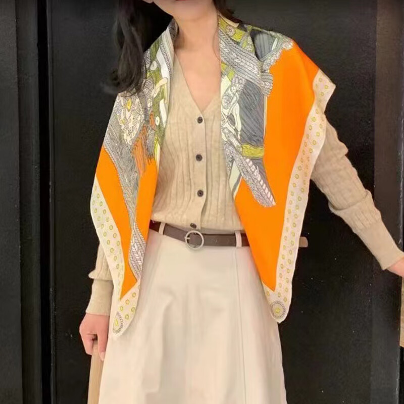 丝语棠 长相思( 90丝缎方巾*1、黑金丝檀木梳*1)礼盒装(配礼袋)高清大图