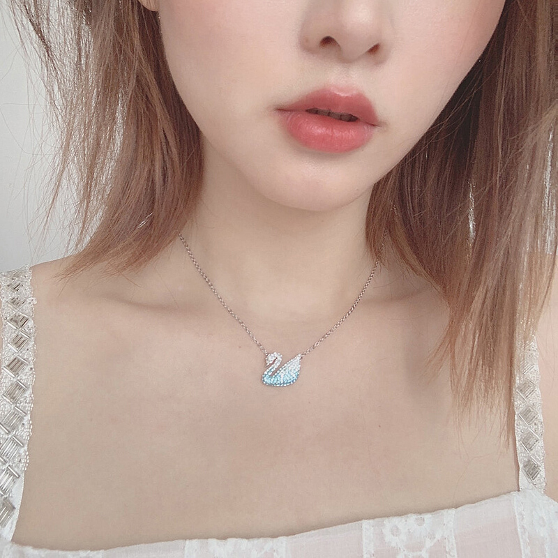 SWAROVSKI 施华洛世奇 蓝色渐变天鹅项链女黑色天鹅锁骨链