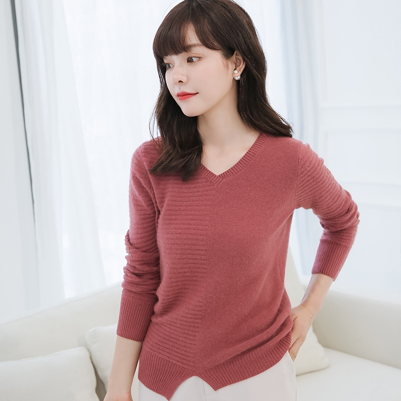 18秋冬新款羊绒衫女V领套头短款毛衣修身百搭横条纹不规则打