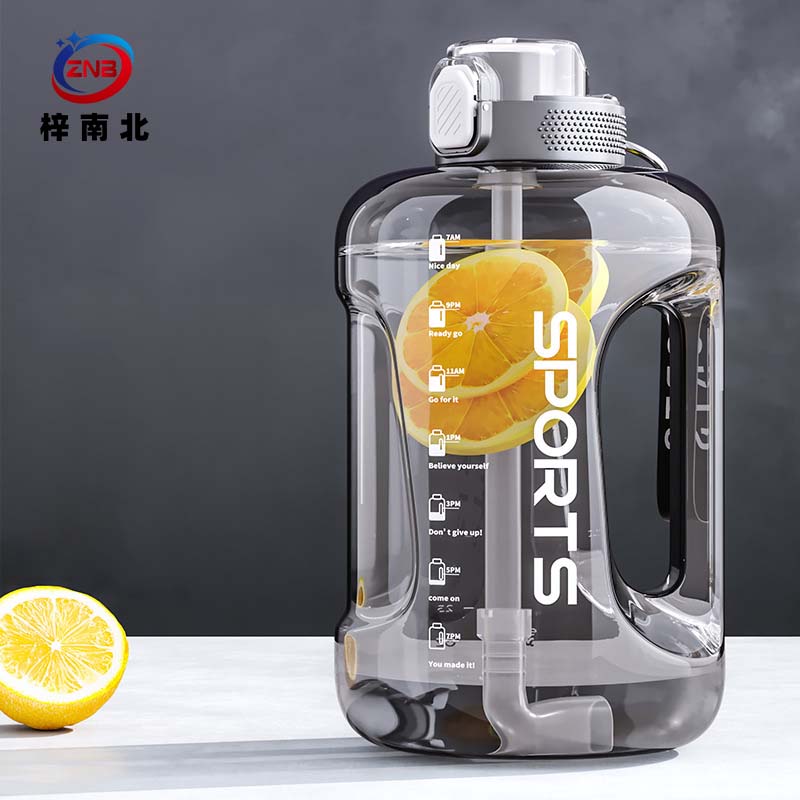 梓南北 大容量水壶 2700ML 个高清大图