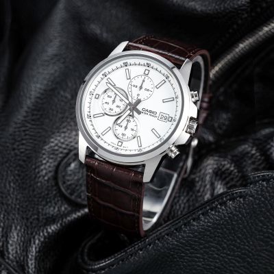 CASIO旗舰店卡西欧手表男Edifice 海洋之心商务休闲赛车表盘时尚潮流皮钢带 石英日韩表EFV-540L-1A MTH-5001L-7A经典白色