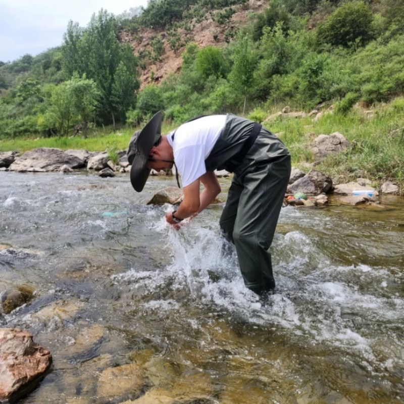 卓凡舒 防水雨裤 前后加高灰绿色尼龙 件高清大图