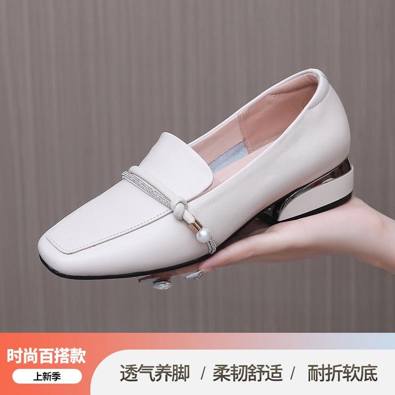 真皮低跟单鞋女新款春秋一脚蹬乐福鞋大码女鞋41-43休闲皮鞋