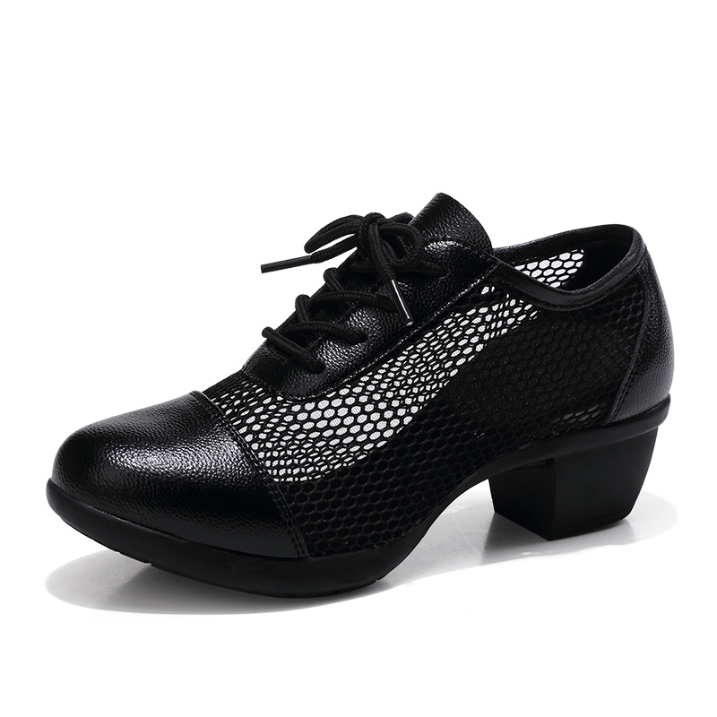舞蹈鞋女中跟真皮广场舞鞋软底夏季天网面透气运动跳鞋