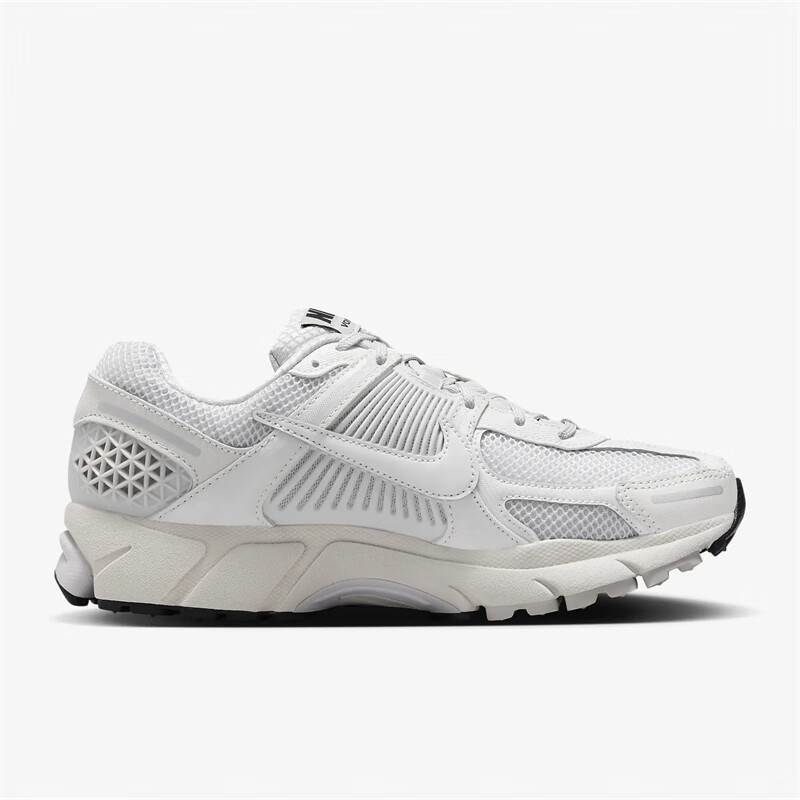 耐克 NIKE 女鞋Zoom Vomero 5 夏季新款轻便透气网面复古休闲女士运动老爹鞋 米白灰FQ7079-100