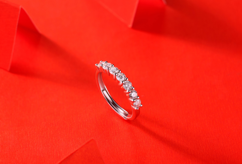 玖钻珠宝 925 银莫桑石戒指 七公主排戒欧美豪华半圆镶嵌百搭排戒R11156高清大图