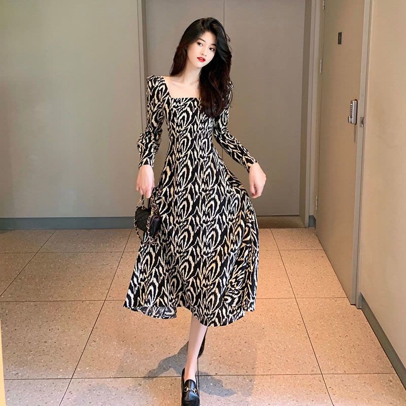 美动态大码女装碎花连衣裙2022春季胖mm法式复古赫本风方领长裙图片