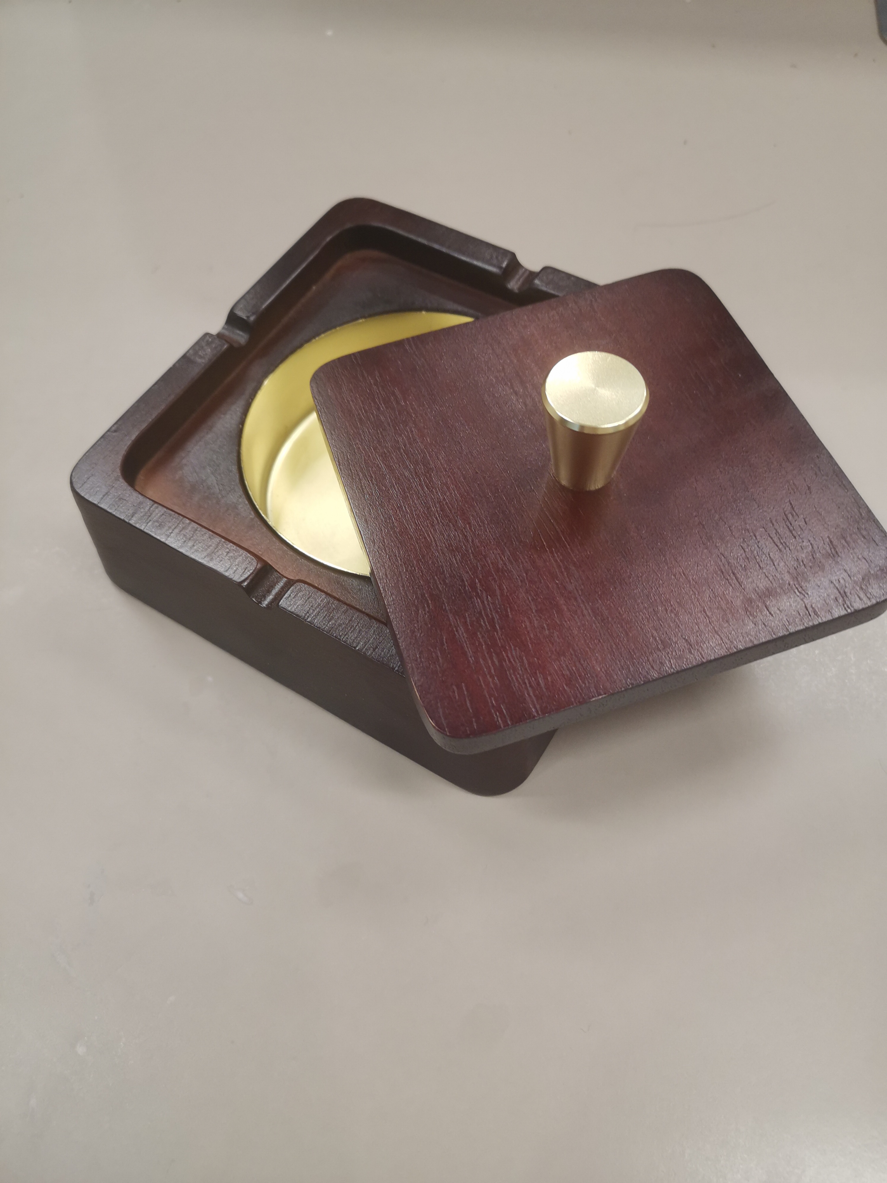 立志时代LZG18木质黄铜烟灰缸18cm*18cm*3cm高清大图