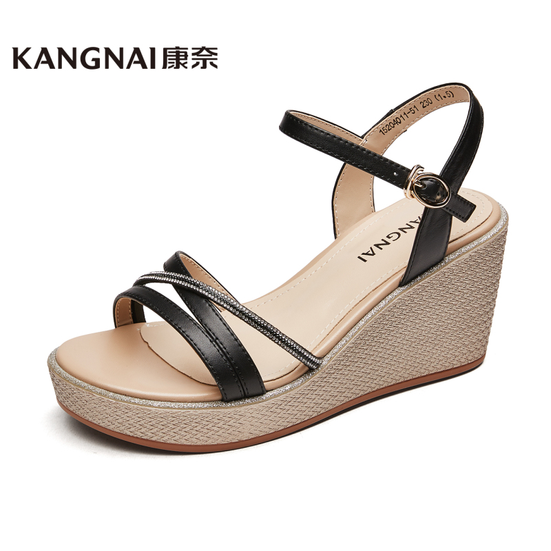 康奈女鞋2020夏季新款露趾纯色坡跟扣带便捷舒适百搭休闲女凉鞋妈妈鞋